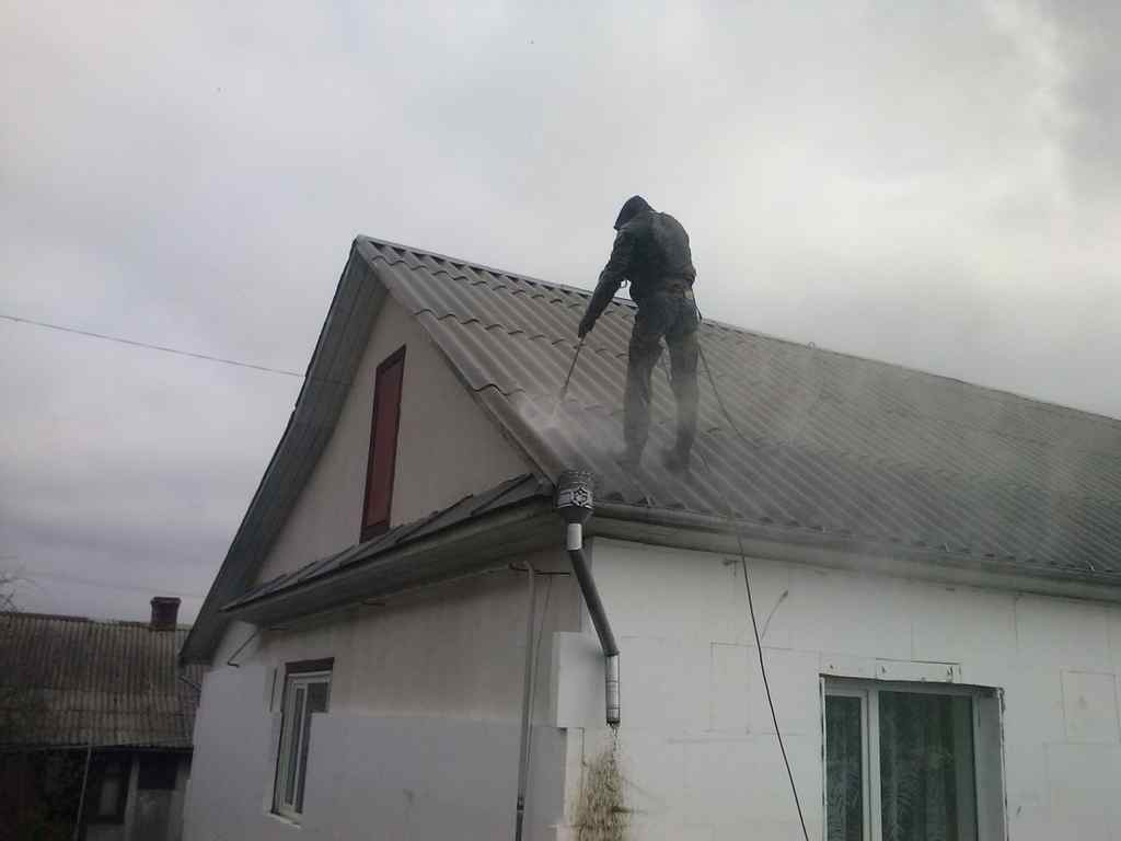 Миття шиферного даху